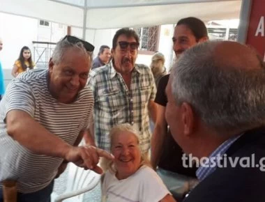 Ο Κώστας Καραμανλής σε προεκλογικό περίπτερο του ΣΥΡΙΖΑ στη Καλαμαριά (φώτο-βίντεο)